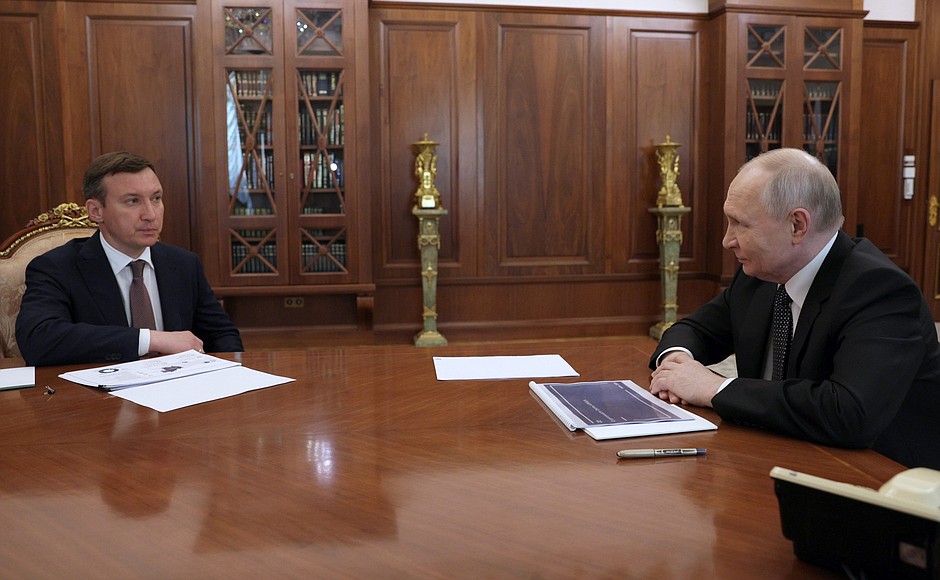 Павел Маринычев рассказал Владимиру Путину о приоритетных проектах АЛРОСА