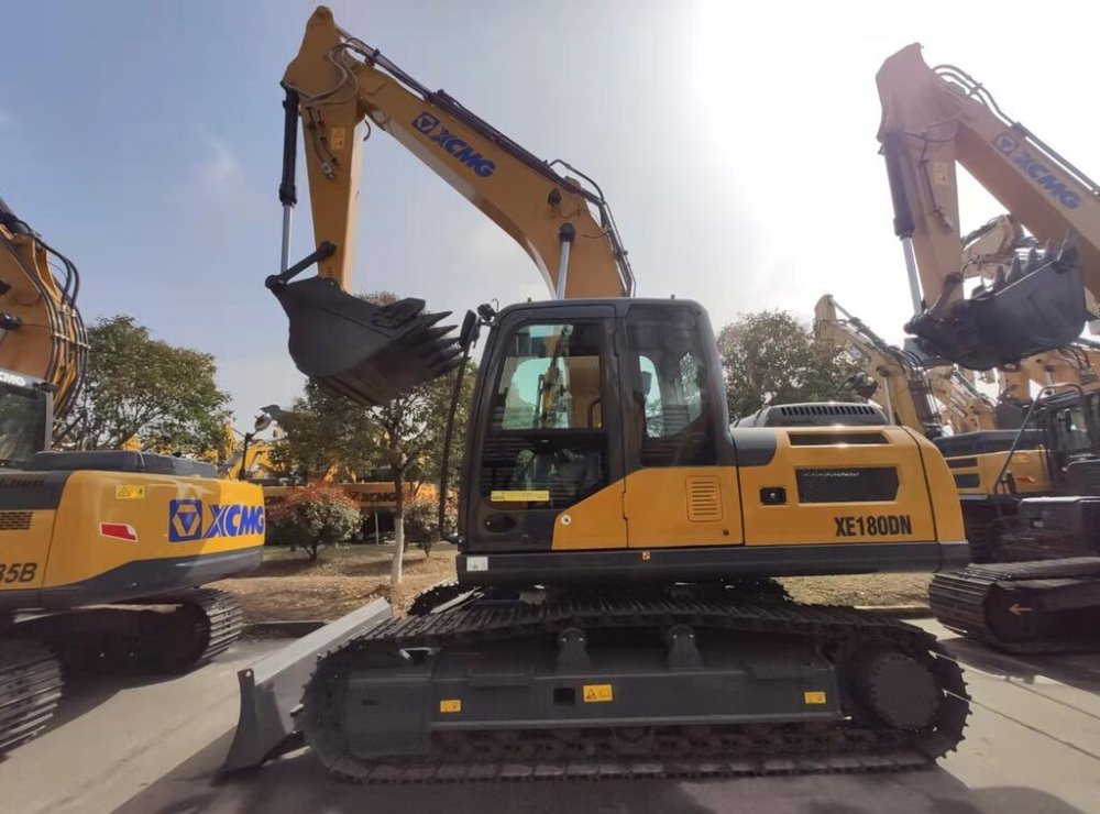 ЭКСКАВАТОР XCMG XE180DN