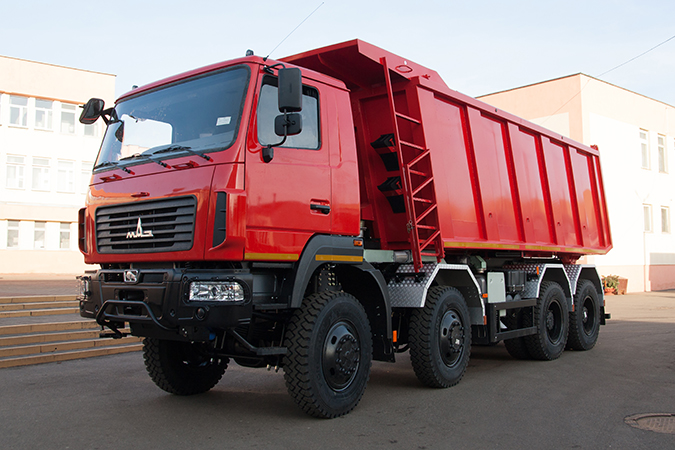 Самосвал МАЗ 65262L-510-000 повышенной грузоподъемности для работы в тяжелых дорожных условиях